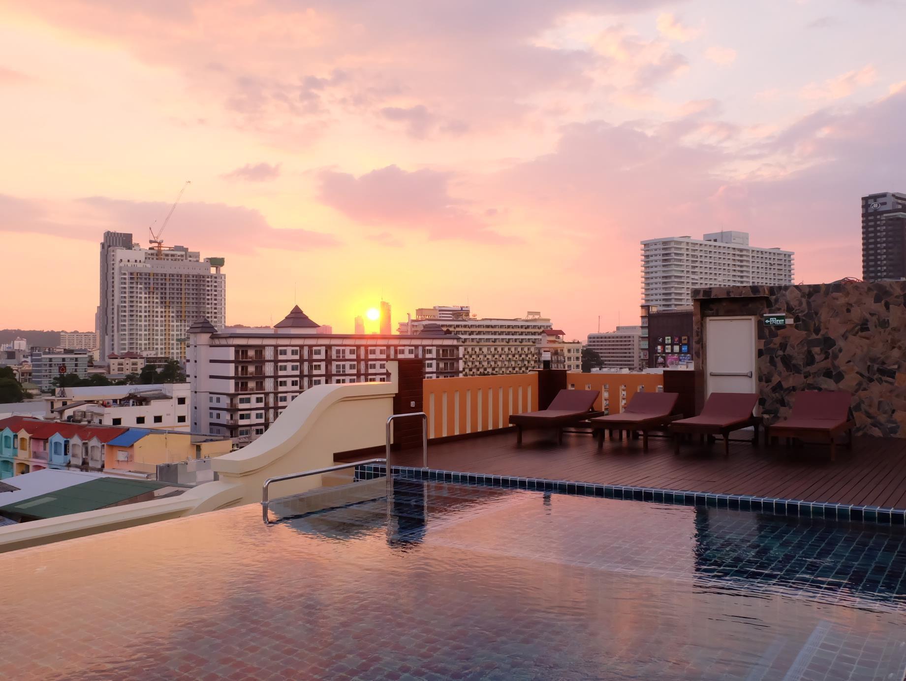 D Hotel Pattaya Buitenkant foto