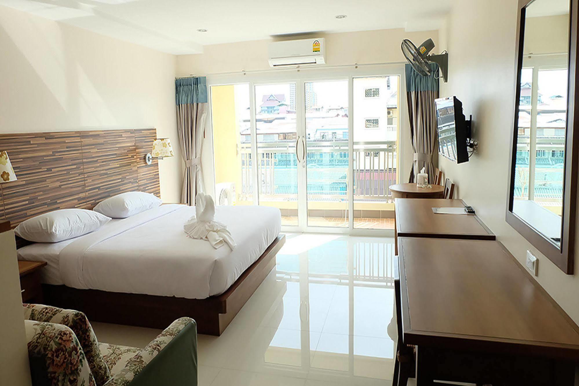 D Hotel Pattaya Buitenkant foto